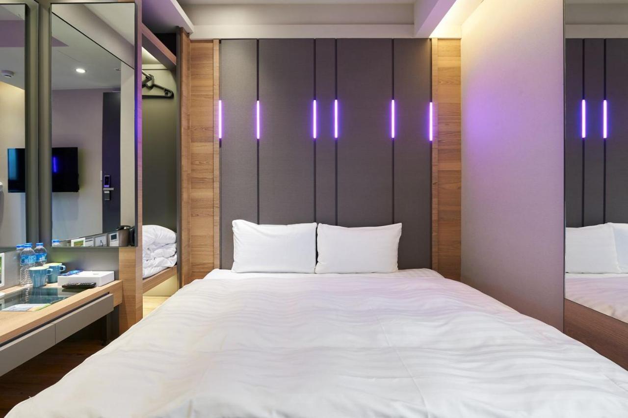 Kiwi Share Hotel Чжунлі Екстер'єр фото
