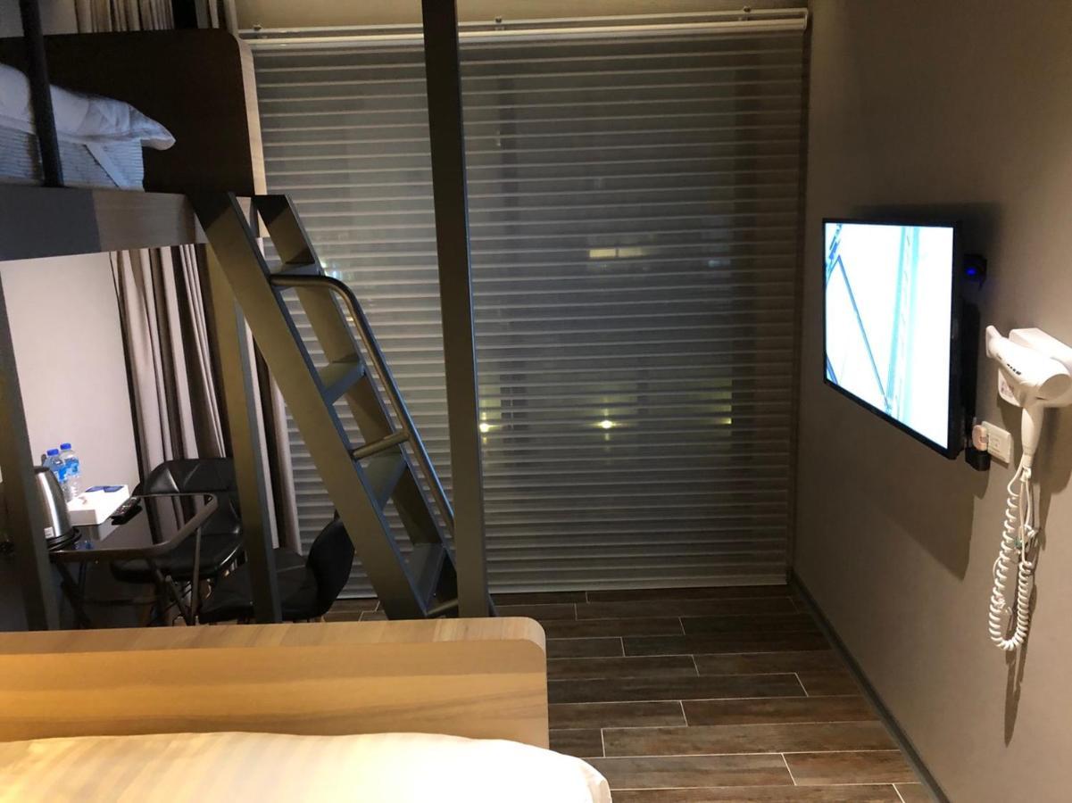 Kiwi Share Hotel Чжунлі Екстер'єр фото